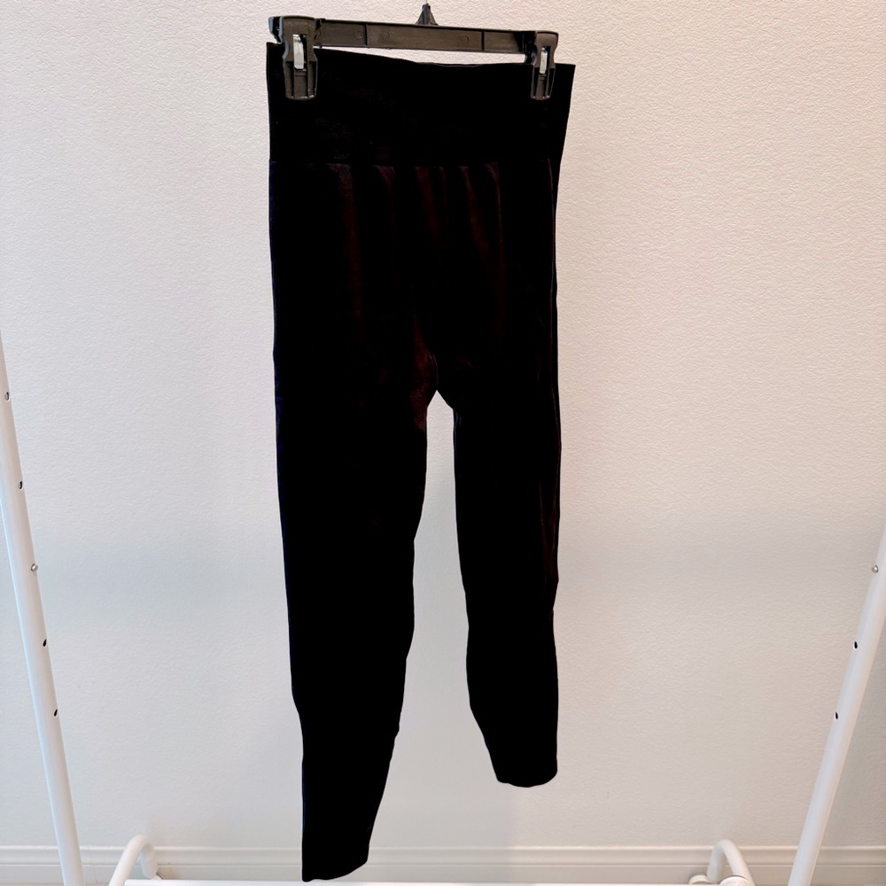 Black Victoria’s Secret PINK active leggings